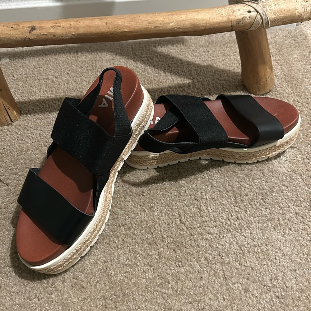 MIA platform sandal